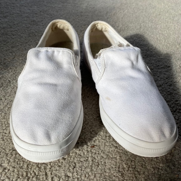 Lacoste White Sneaker - Picture 3 of 5